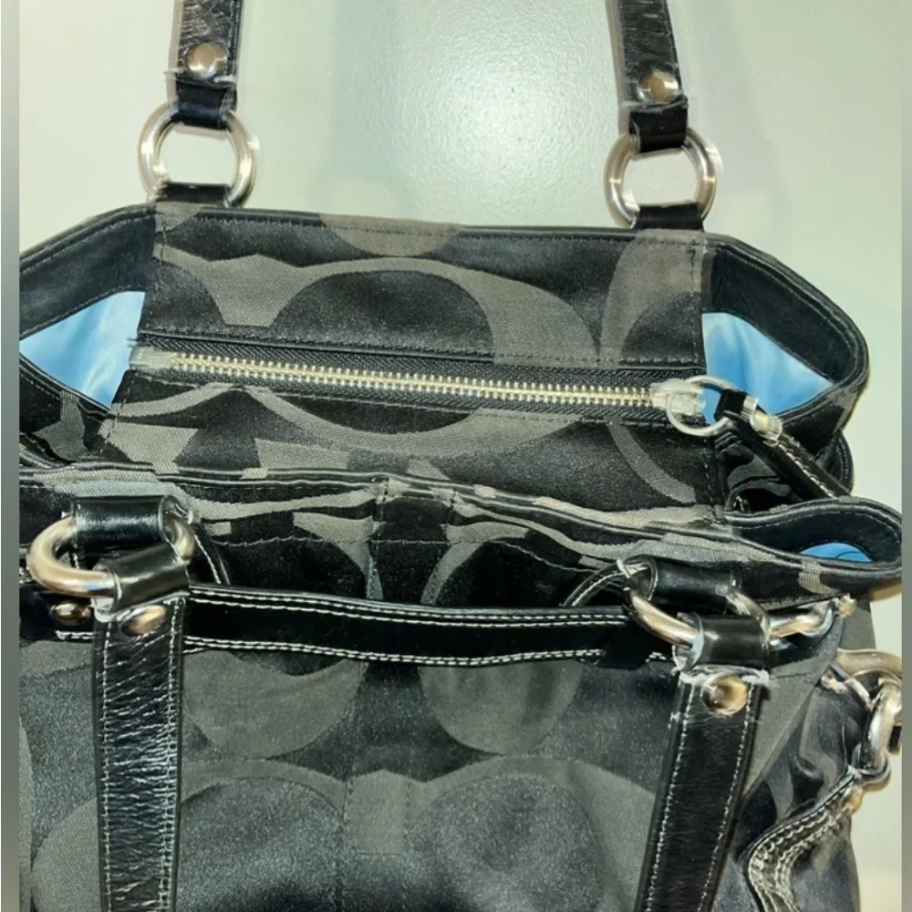 GUC Coach authentic signature, logo satchel BLACK & SLIVER